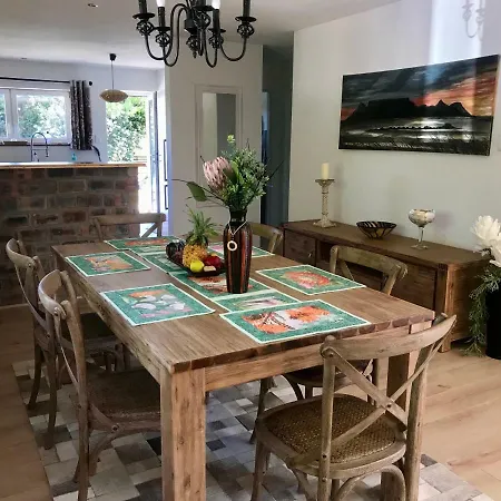 African Holiday Home In Table View Kaapstad Buitenkant foto