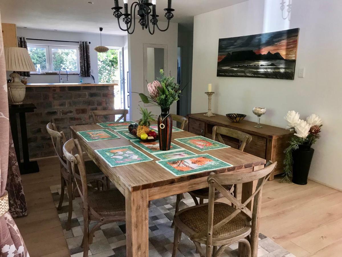 Holiday home African In Table View Cape Town